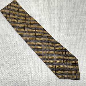 Biella Britches of Georgetown‎ Silk Necktie Gold Navy Geometric Print Italy Made